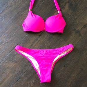 Victoria’s Secret bikini